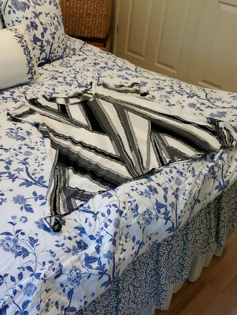 CURATED BY RUA'H KIBRIYA: Black/White Built-Up Sharkbite Top W/Cap Sleevesx
